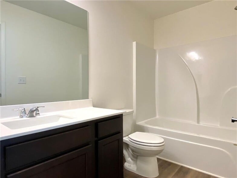 Building Photo - 239 Grand Central Wy