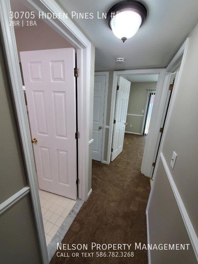 Building Photo - "1st Floor, 2-Bed Condo in Roseville w/ In...