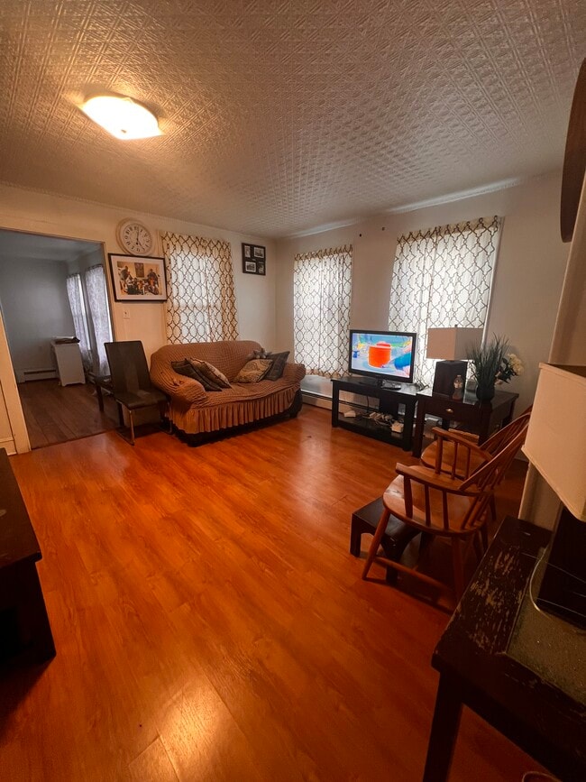 Building Photo - 70 Birch St