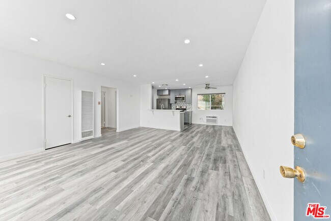Building Photo - 646 Tularosa Dr