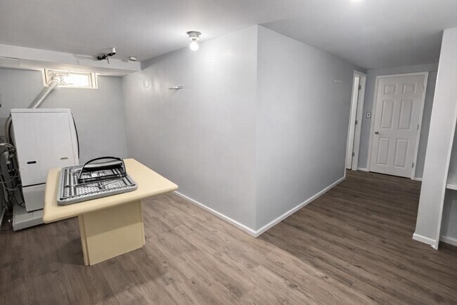 Building Photo - 39 Bishop Dr