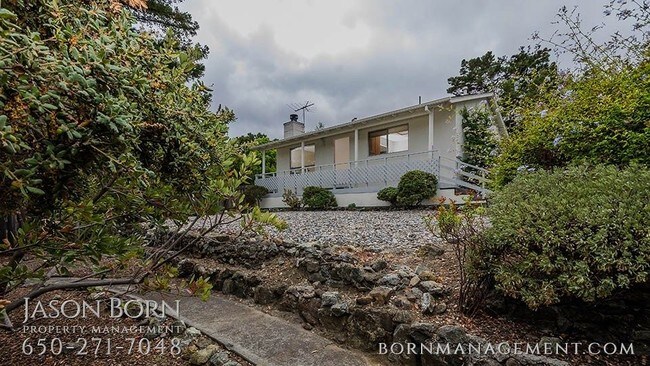 Building Photo - 966 Lakeview Way