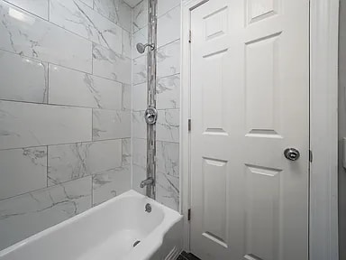 bathroom - 1019 N Springfield Ave