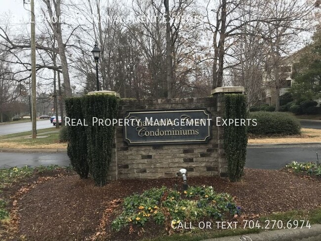 Building Photo - 5003 Sharon Rd