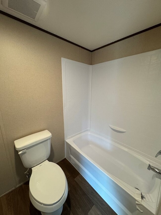 Building Photo - Bright & Carpet-Free 3BR/2BA Tucson Rental Home with Spacious Kitchen