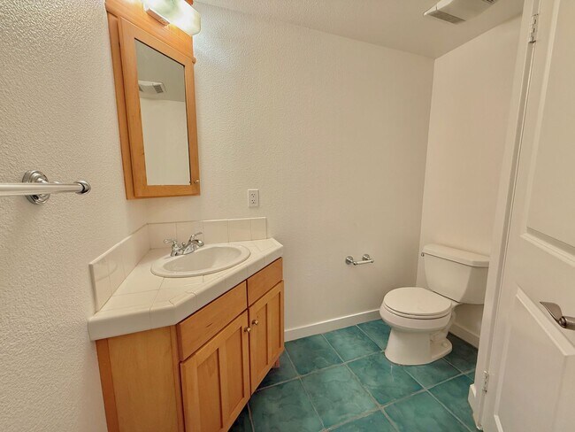 Building Photo - Beautiful 3BD/3.5BA Rowhome in Bankers Hil...