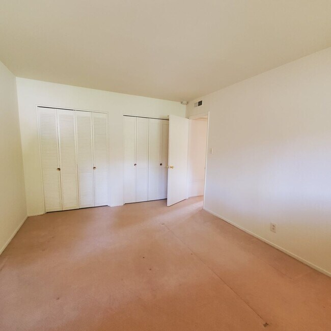 Building Photo - Pinole Crest 2 bedroom/2 bath Condo ~Light...