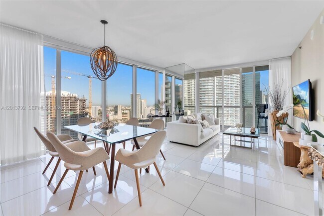 Building Photo - 475 Brickell Ave