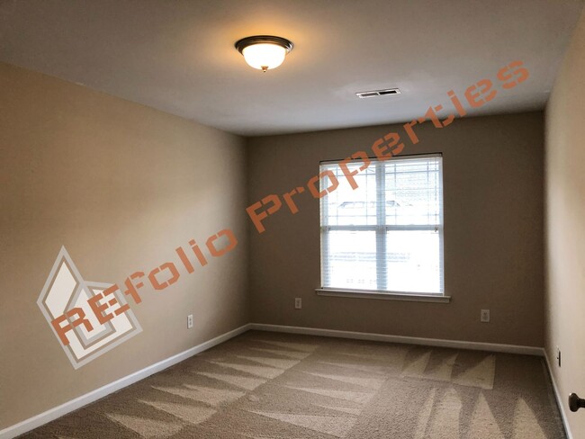 Building Photo - Great Location! 3 Bedroom 2.5 Bathroom 1 C...