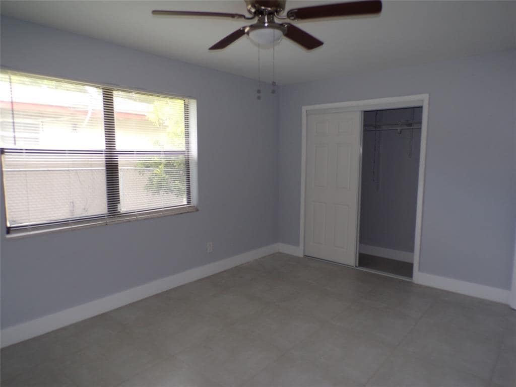 Building Photo - 2725 SW 9th St