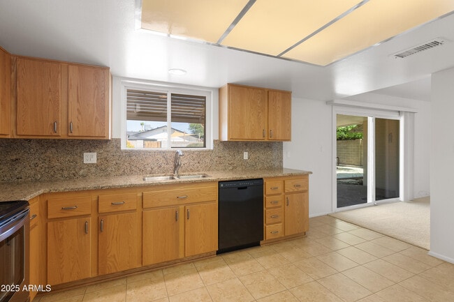 Building Photo - 3809 N 85th Pl