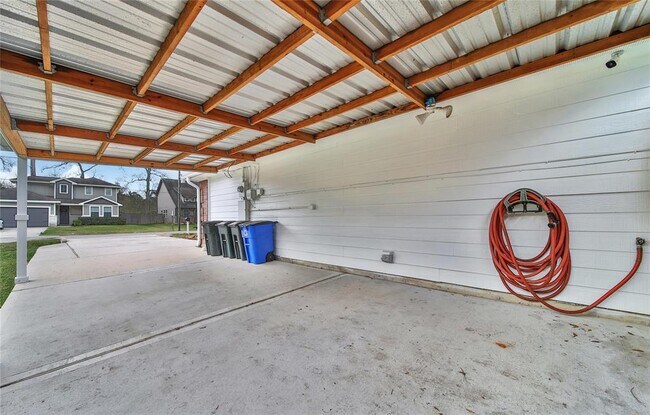 Building Photo - 720 Springwood Dr