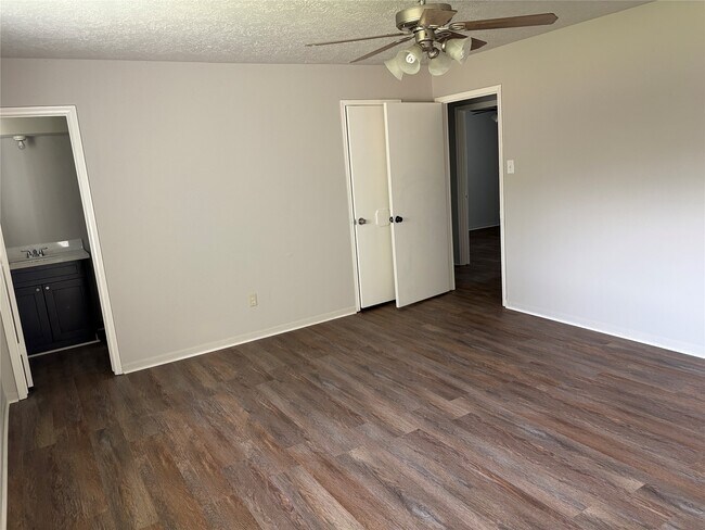 Building Photo - 12719 Huntington Field Dr
