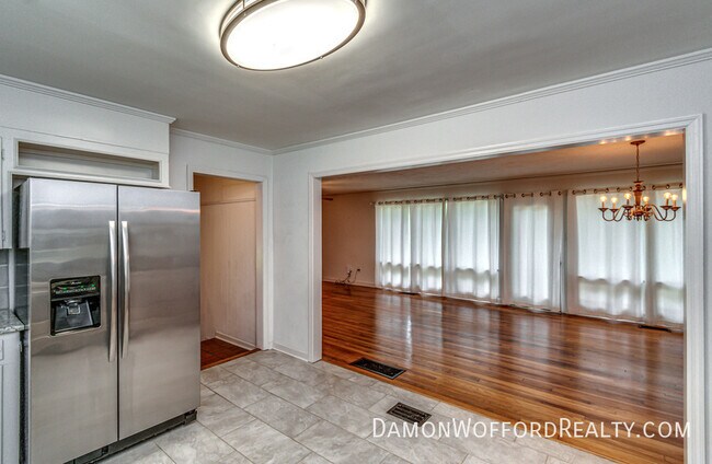 Building Photo - 1827 Parkridge Dr