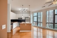 Building Photo - 525 E 6th St