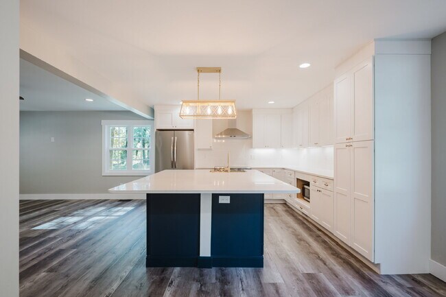 Building Photo - Secluded Four Bedroom Home on Seven Acres in Midway Farms!