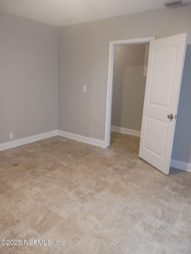 Building Photo - 451 Duray St