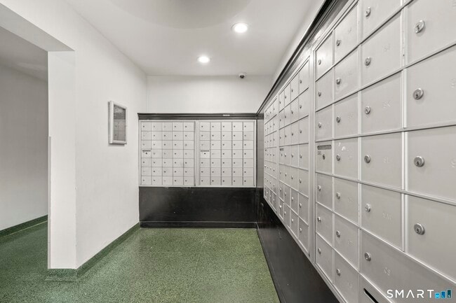 Building Photo - 444 Bedford St