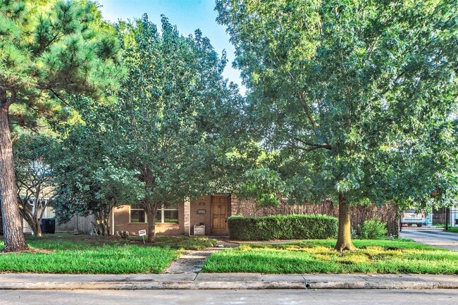 Building Photo - 3023 Conway St