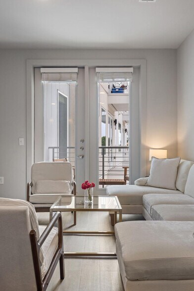 Building Photo - 5820 1/2 Cameron Rd