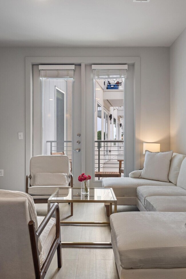 Building Photo - 5820 1/2 Cameron Rd