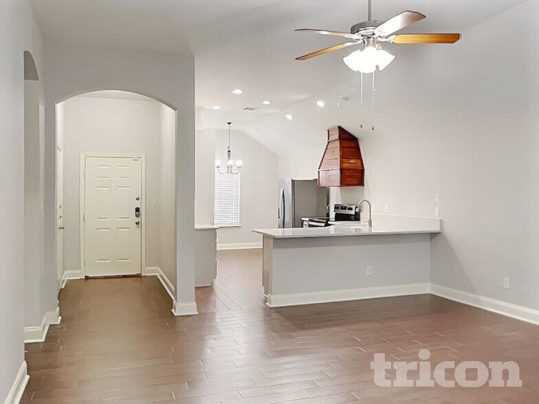 Building Photo - 1643 Hillside Dr