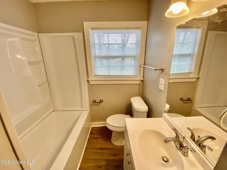 Building Photo - 308 Josanna St