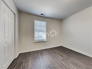 Building Photo - 122 Hyrne Dr