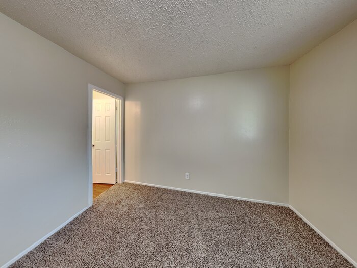 Building Photo - 1233 Saturn Dr