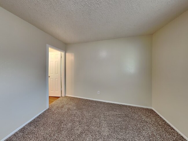 Building Photo - Cozy 3bd/1.5bth Home!!