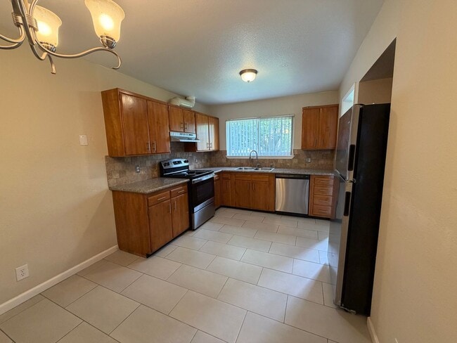 Building Photo - Central and updated 3 bedroom 1.5 bath tow...