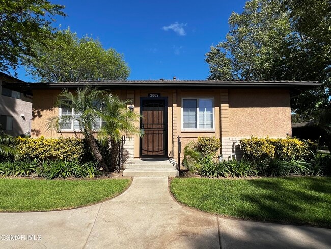 Building Photo - 2002 Calle La Sombra