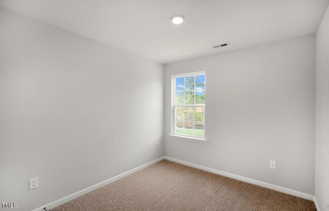 Building Photo - 3 Bedroom Townhome with Garage for Rent