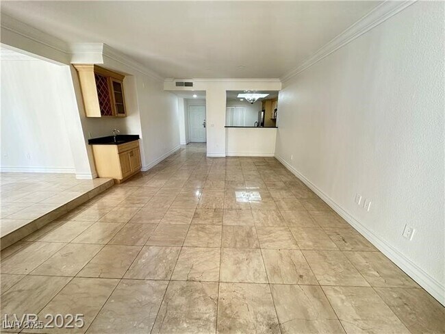 Building Photo - 270 E Flamingo Rd