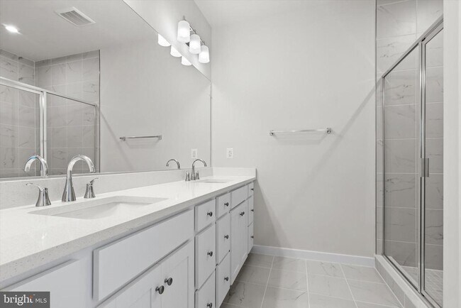 Building Photo - 1043 Venifena Terrace SE