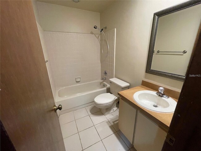 Building Photo - 5213 SW 92nd Ct