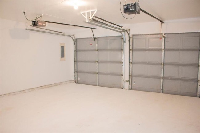 Building Photo - 10602 Riverview Dr