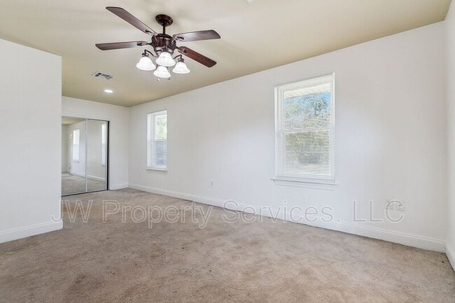 Building Photo - 1339 Riviera Ave