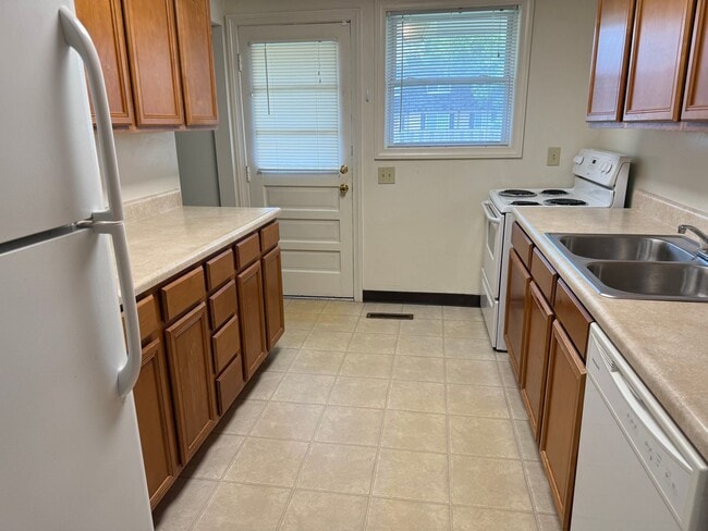 Building Photo - Charming 3BR 1 BA Home with Renovated Kitchen & In-unit Laundry in Worthington