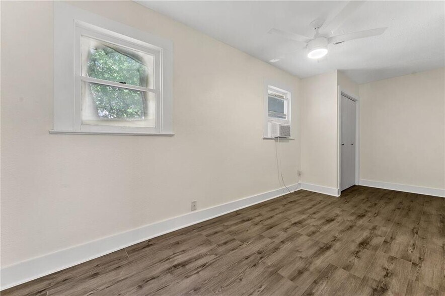 Building Photo - 610 W 35th St