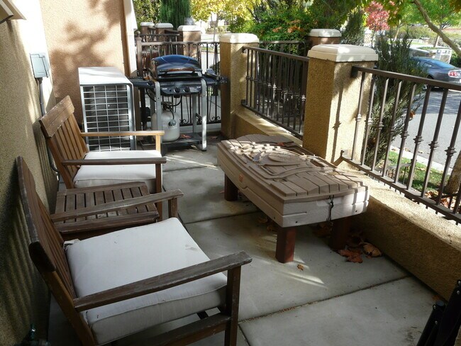 Building Photo - Gorgeous 3 bedroom 2.5 Bath with Bonus Room in Communication Hill