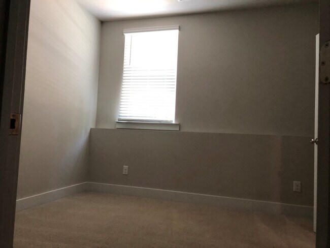 Building Photo - 3792 Oxford Cir