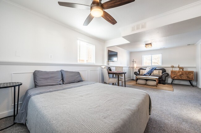 Building Photo - Beautiful updated 4 bed 2 bath Widefield h...