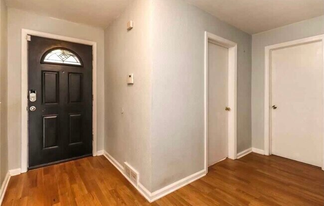 Building Photo - 43 W Craig Hill Dr