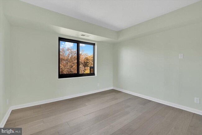 Building Photo - 309 Yoakum Pkwy