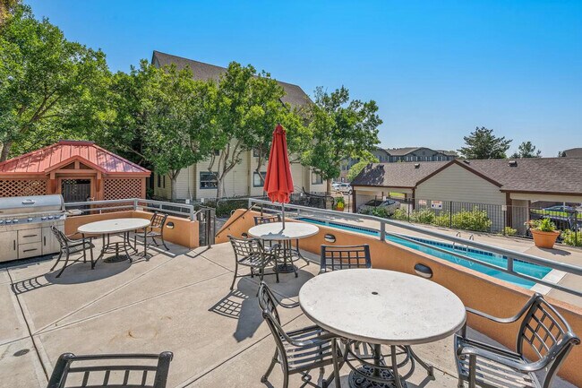 Building Photo - 6380 S Boston St