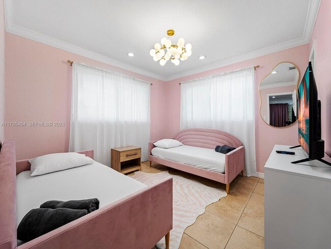 Building Photo - 1761 NE 52nd St