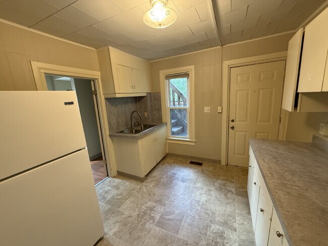Building Photo - NW Side 1BR