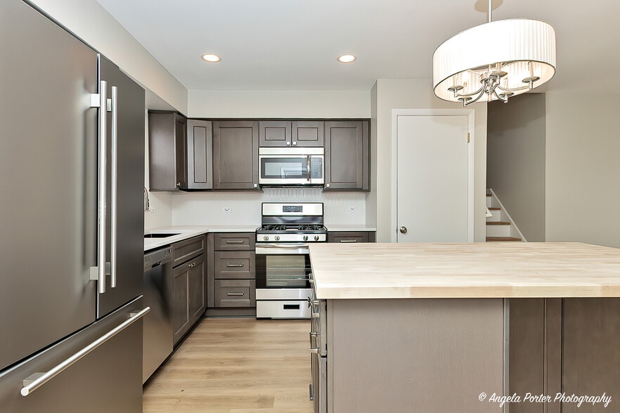 Kitchen - 410 W Mueller St