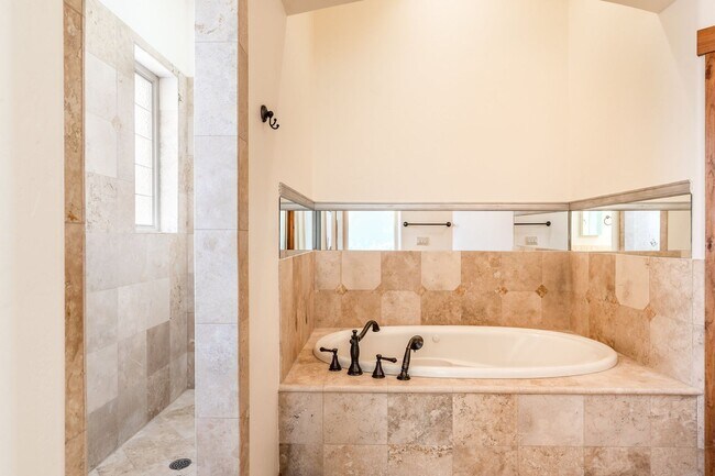 Building Photo - Freshly Renovated Deer Mountain Home for Rent NOW!